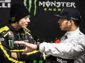 Valentino Rossi und Lewis Hamilton - © Monster Energy