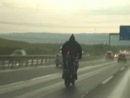 Motorrad Ghostrider? Ohne Nummerschild über die Autobahn