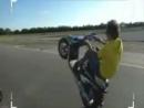 Valentino Rossi beim Scooter Wheelie