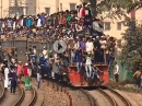 Bangladesh Railway : Bisschen überladen - Zugsurfen im Rudel