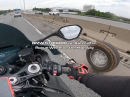 BMW S1000RR vs. Autoreifen / Rogue Wheel on the Highway