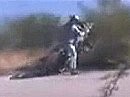Motorrad Crash: Besser vorher gekuckt wo ich hinburne ich Idiot ich ...