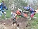 Crash: Motocross Motorrad keilt übel aus - ist halt auch nur ein Mensch