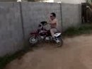 Dirtbike-Kringeldreher: Ich war zu schnell und kam ins driften ...