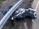 Honda Crash, Straße ausgegangen, in Leitplanke verkeilt