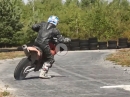 How to Ride a Supermoto - KTM 660 SMC, Circuit de Vatry, Frankreich