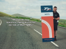 Michael Dunlop bekommt mit MD's seine eigen Kurve auf der Isle of Man