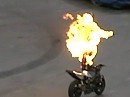 "Hilfe mir brennt der Kittel": Brennender Motorradfahrer
