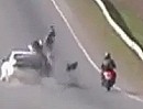 Motorrad Crash: Linksabbieger - von hinten angeflogen und Überschlag
