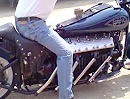 Motorrad Eigenbau mit Lincoln Zephyr Flathead V8 von Olson
