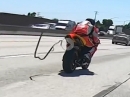 Motorradkette auf der Autobahn gerissen