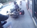 Roadrage: Bus rammt Motorradfahrer - Deppen unterwegs