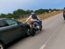 Roadrage: Motorräder vs Auto - Dumpfbacken unterwegs